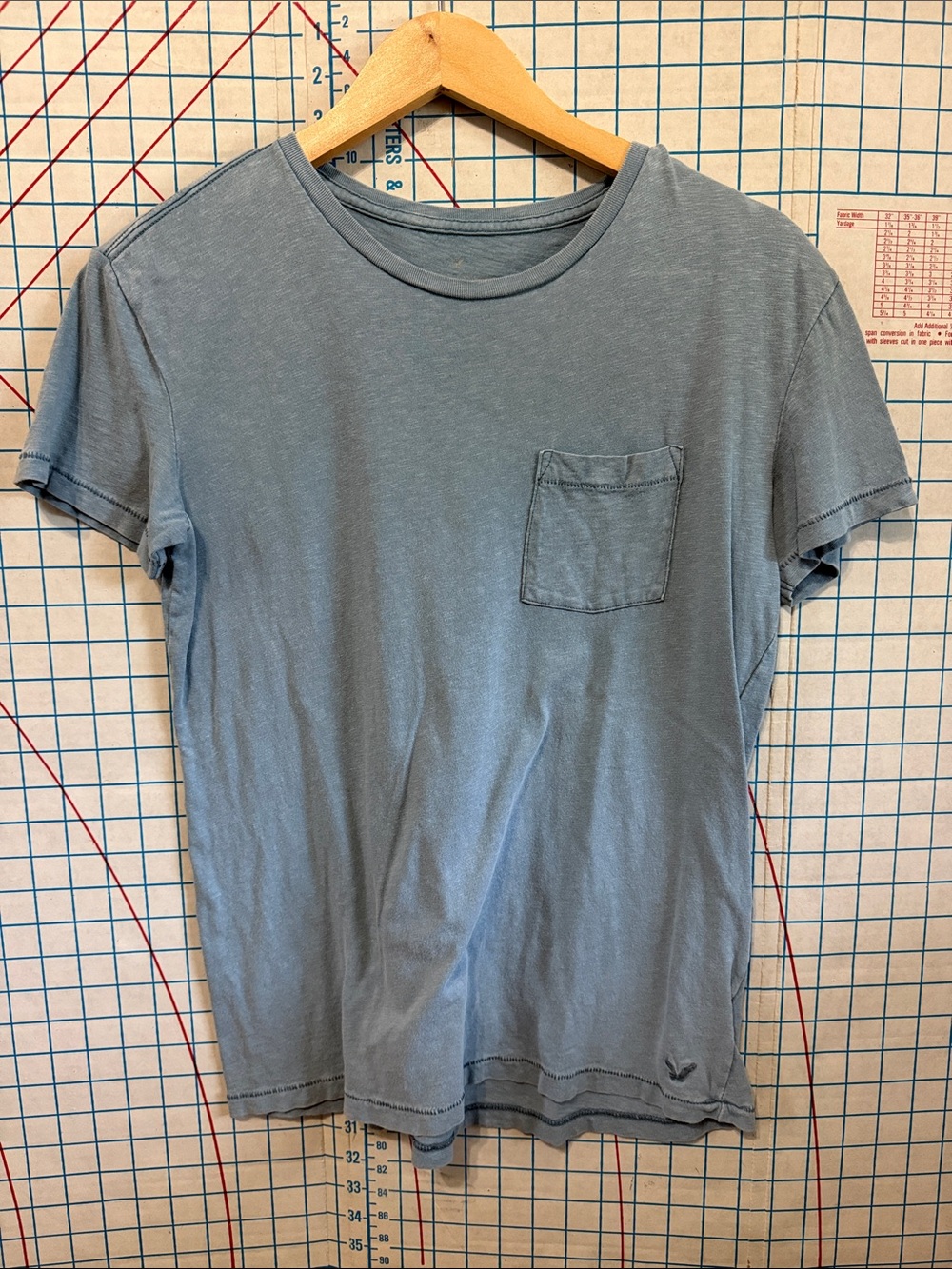 American Eagle Outfitters Men's Pocket Tee in Faded Blue